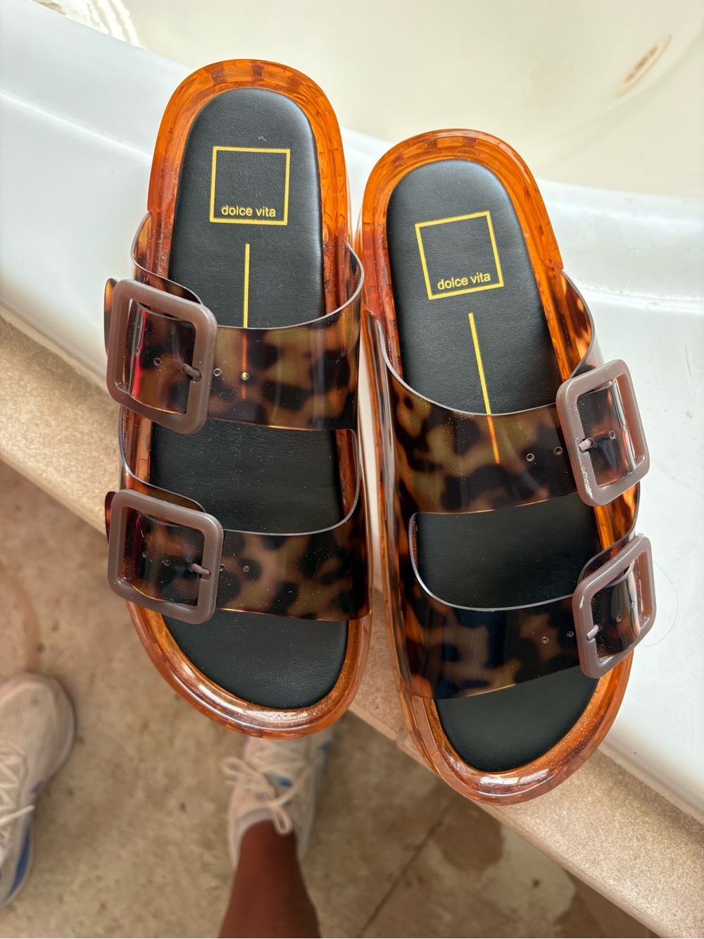 Dolce Vita Tortoiseshell Amber Brown Jelly Slide Sandals - Picture 3 of 4
